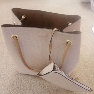 NWT CALVIN KLINE REVERSABLE PURSE WITH ATTACHED MAKEUP BAG. BEIGE AND BROWN